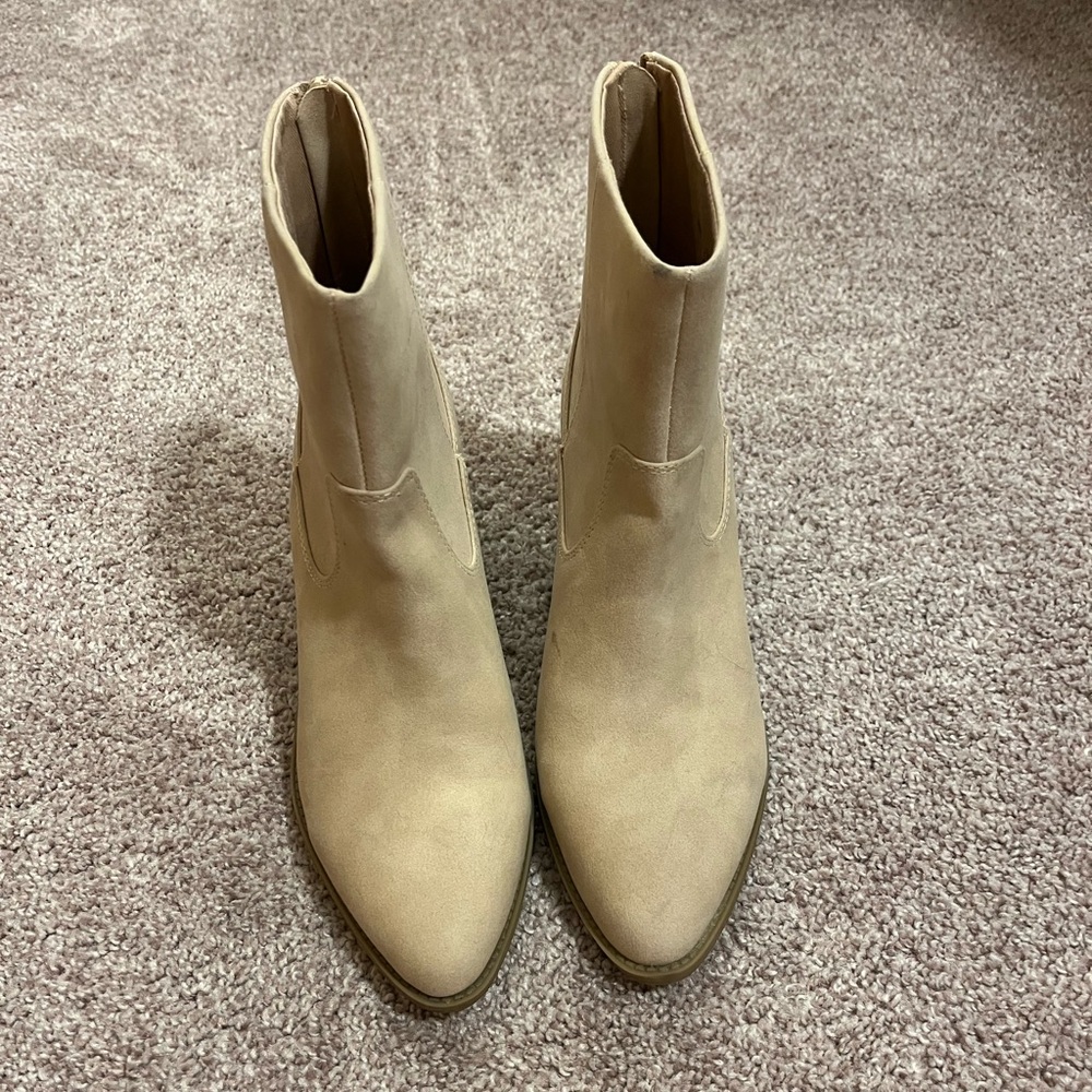 DV ankle boots